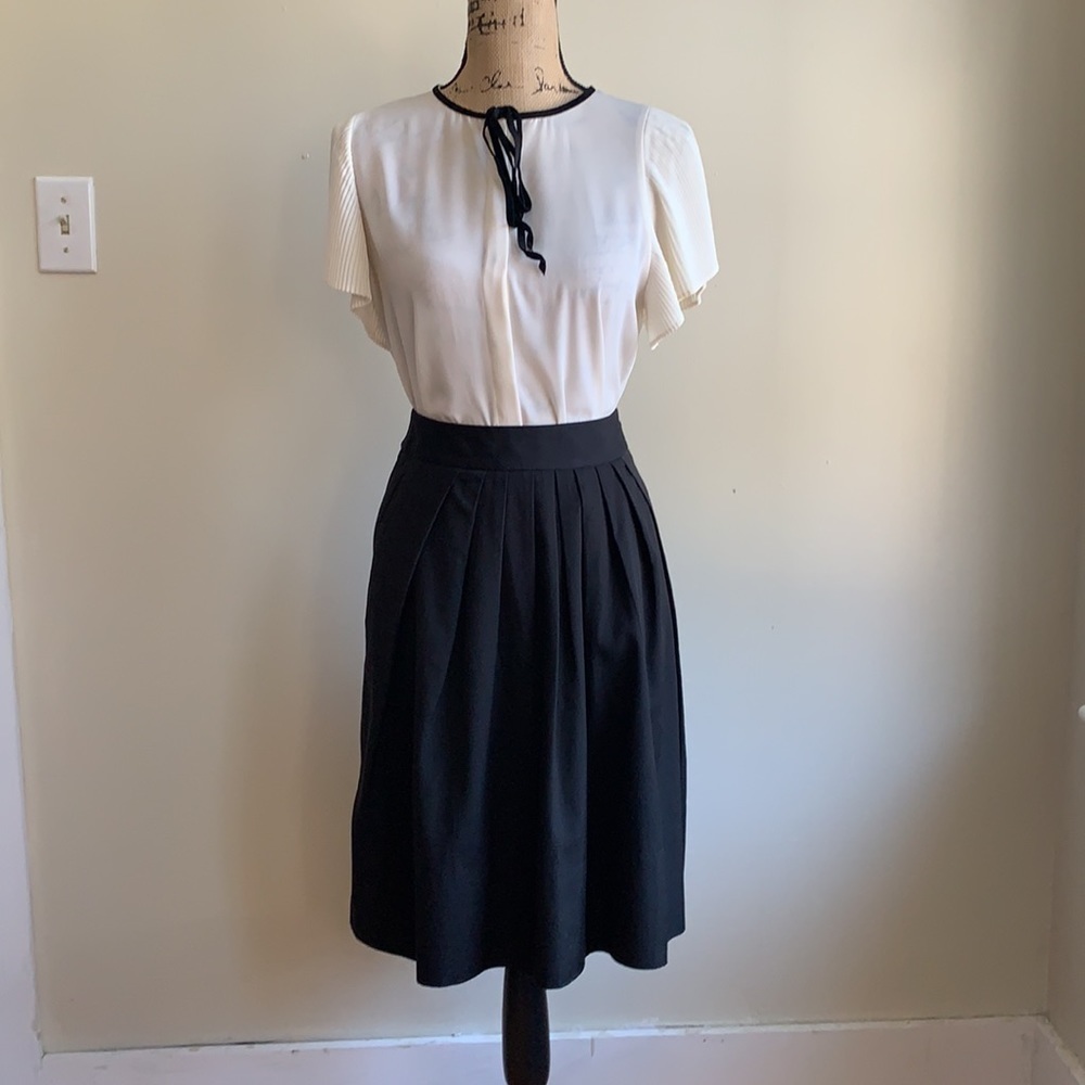 Talbots black pleated skirt 6P knee length
